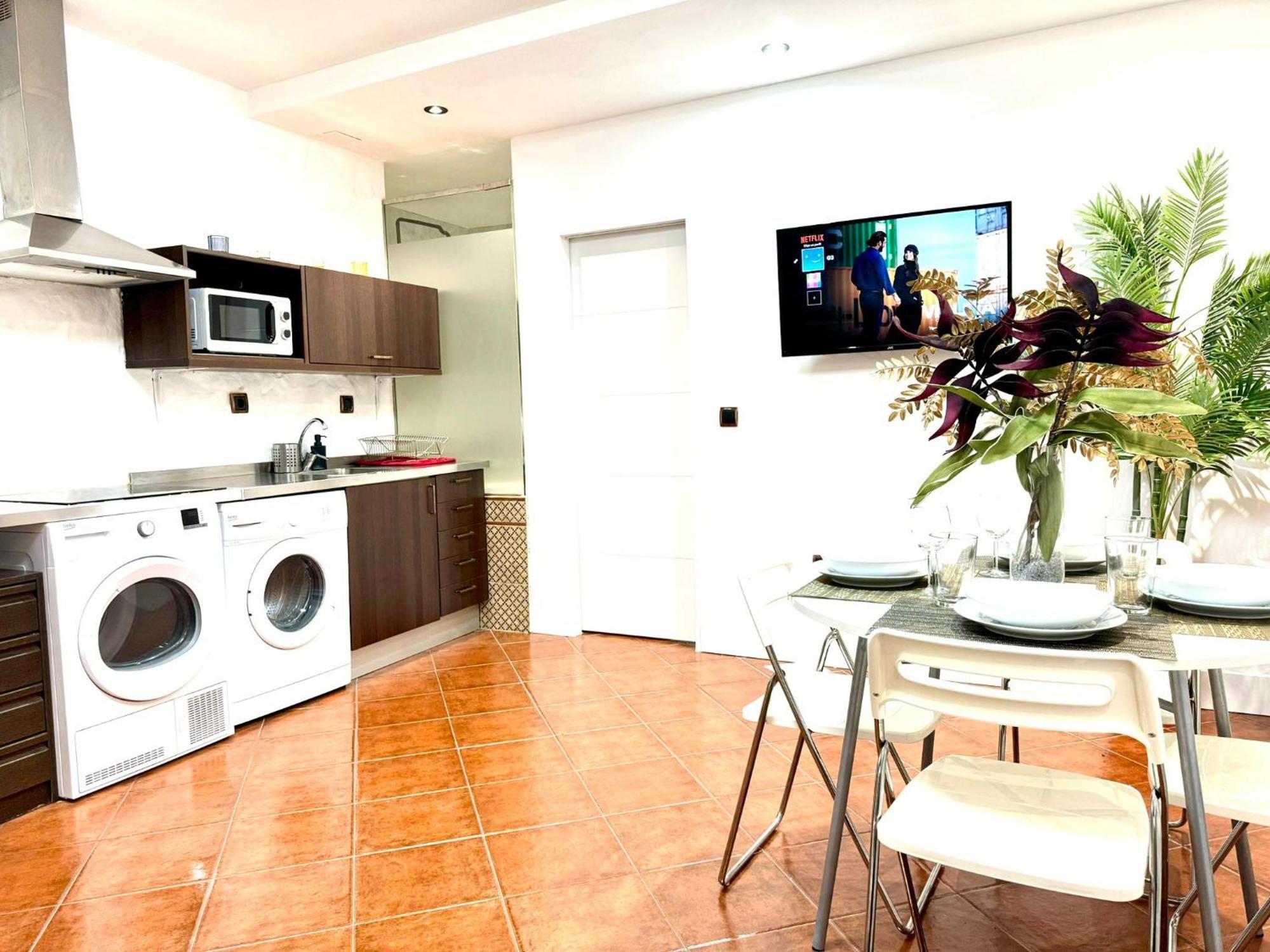 Seasonal Living With Jacuzzi — Fotos 3